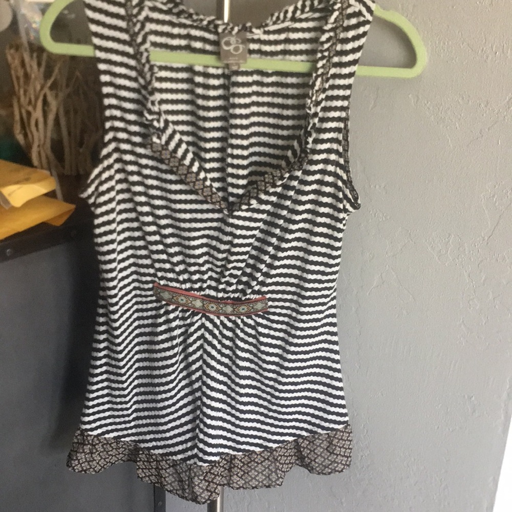 Cute sleeveless top